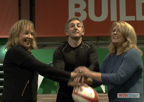 Livvy--Chrissie-With-Jonathan-Davis-throwing-the-ball